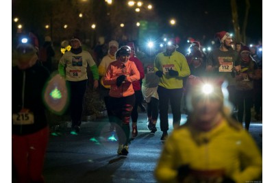 Závodníci Christmas Night Run Olomouc rozzářili Floru  Foto: Tomáš Stoupa
