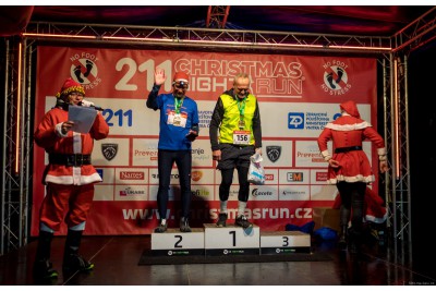 Závodníci Christmas Night Run Olomouc rozzářili Floru  Foto: Tomáš Stoupa