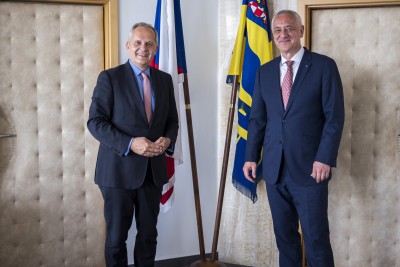 Olomoucký kraj navštívil německý velvyslanec. S hejtmanem mluvil o investicích i válce na Ukrajině	