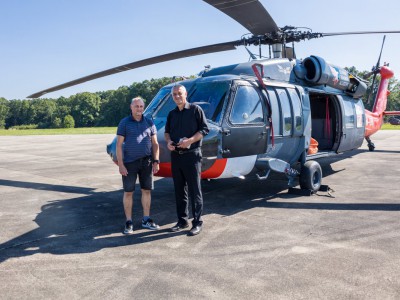 Čeští hasiči si půjčili vrtulníky na hašení požárů. Jeden z nich byl v Přerově, proletěl se ale až do Řecka