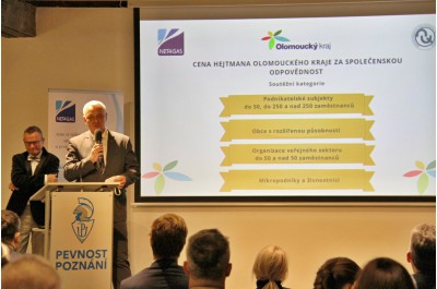 Cenu hejtmana Olomouckého kraje za společenskou odpovědnost uděluje kraj od roku 2021