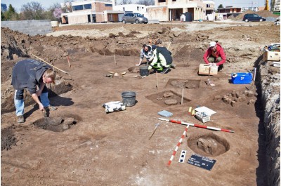 Archeologové pokračují v průzkumu Slavonína. Letos objevili už desítky hrobů   Foto: ACO