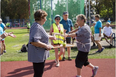 Sportovní hry seniorů s velkou zahraniční účastí. Místo běhu se hrál golf