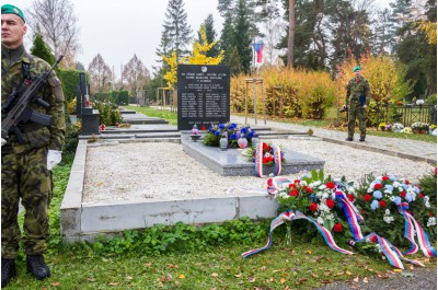 Hejtman se poklonil památce válečných hrdinů