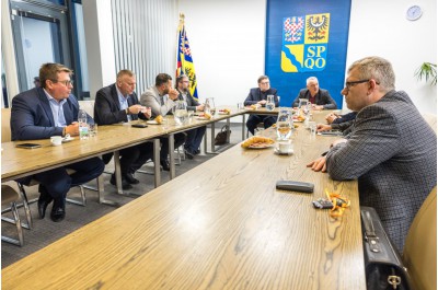 Ministr financí Stanjura debatoval s vedením kraje