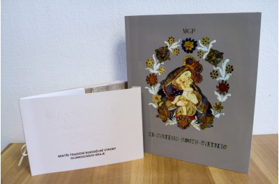 Mistři mají vlastní karetní soubor, podmalby zachycuje katalog. Oboje podpořil Olomoucký kraj