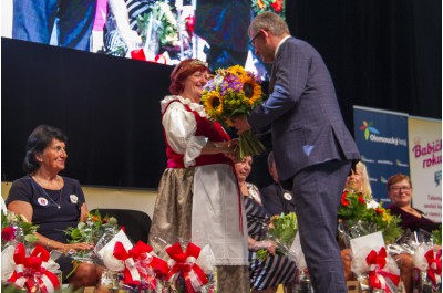 Babičkou Olomouckého kraje je Jana Špičková. Porotu zaujala svou veselostí i vitalitou