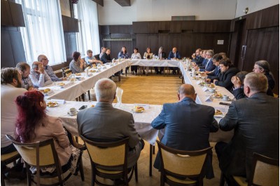 Krajská rada vyrazila na Litovelsko. Zajímala se o potíže starostů a podnikatelů