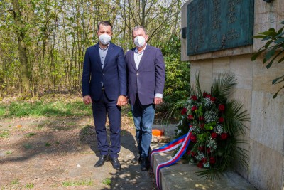 Náměstci hejtmana Dalibor Horák a Michal Zácha si připomenuli oběti přerovského povstání