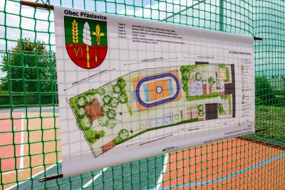 Přáslavice mají opravenou školu a nové hřiště. Přispěl také Olomoucký kraj