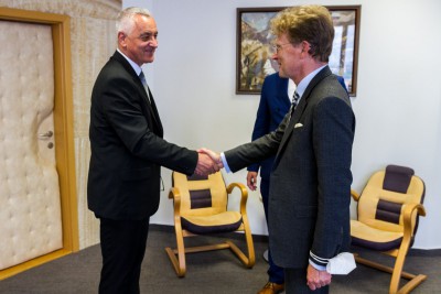 Olomoucký kraj navštívil britský velvyslanec. S hejtmanem jednal například o vědě a výzkumu