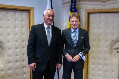 Olomoucký kraj navštívil britský velvyslanec. S hejtmanem jednal například o vědě a výzkumu