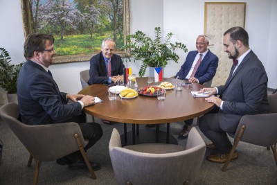 Olomoucký kraj navštívil německý velvyslanec. S hejtmanem mluvil o investicích i válce na Ukrajině	