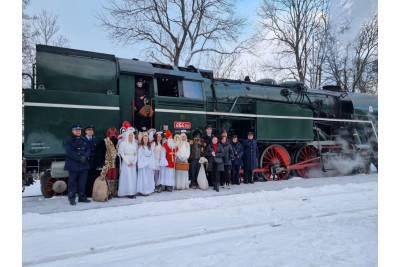 Mikulášská družina cestovala parním vlakem
