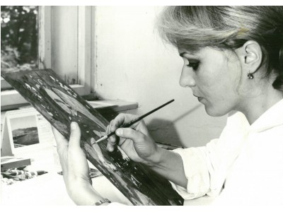 O. Kosíková při restaurování podmalby, foto Jan Pospíšil, 1990
