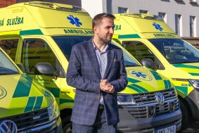 K lidem vyjedou nové sanitky. Kraj je koupil za své