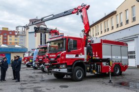 Nové požární stříkačky, povodňový modul i systém pro krizové situace. Kraj podpoří profesionální hasiče