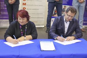 Středoškoláci zamíří z učeben přímo do výroby. Lutínská strojárna uzavřela partnerství s MUBEA