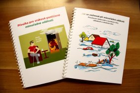 Hejtmanství vydává unikátní knížky pro zrakově postižené