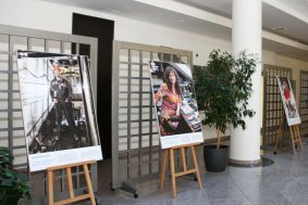 Výstava upozorňuje na téma náhradního rodičovství