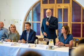 Zástupci mikroregionů jednali ve Velké Bystřici o digitalizaci, energetice i financích
