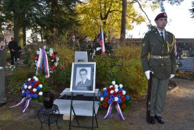 Ostatky válečného hrdiny Bohumíra Martínka uložili s poctami v Prostějově