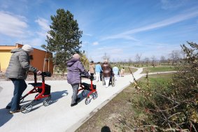 Zahradu, která láká k procházkám, mají v domově seniorů ve Chválkovicích