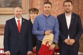 Zlatým křížem ocenili mnohonásobné dárce krve