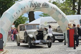 Historická auta zavítala do Jeseníku. Trofeo Niké nabídlo krásu i motoristickou tradici