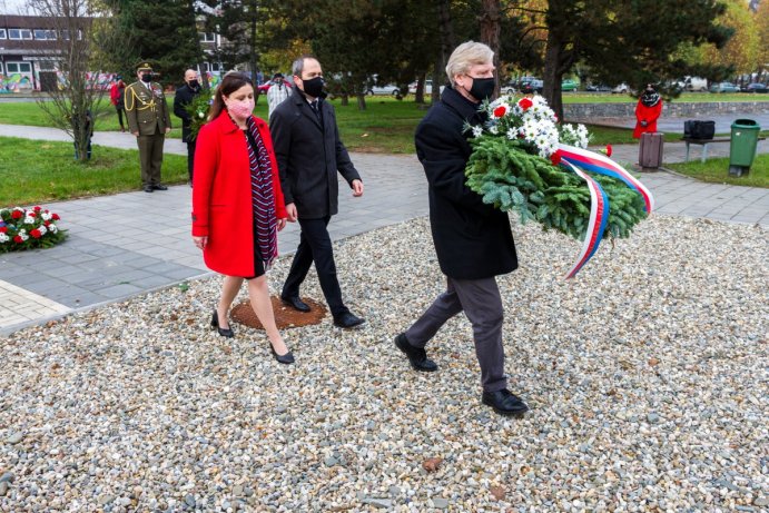 Připomínky Dne boje za svobodu a demokracii se zúčastnili i zástupci kraje