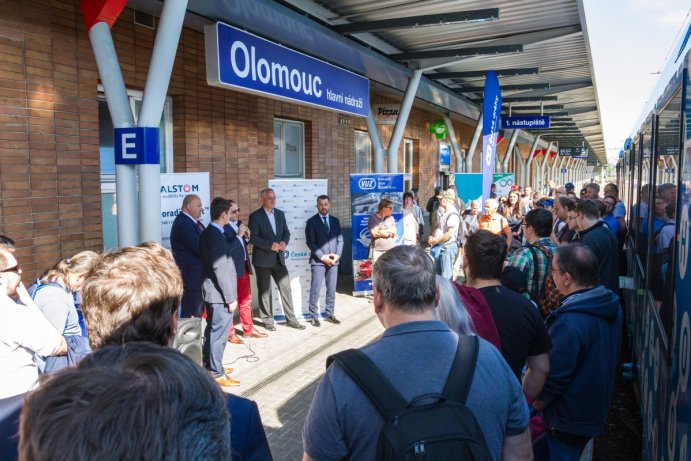 V Olomouci se představil vlak budoucnosti. Jezdí na vodík