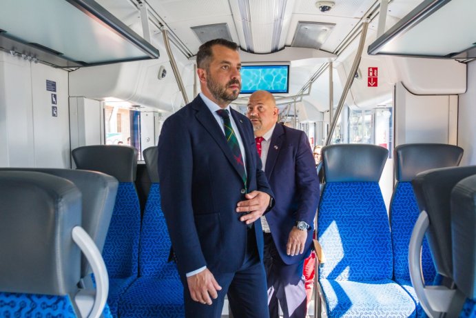 V Olomouci se představil vlak budoucnosti. Jezdí na vodík