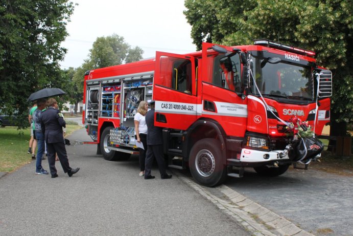 Radslavičtí dobrovolní hasiči mají nové zásahové auto