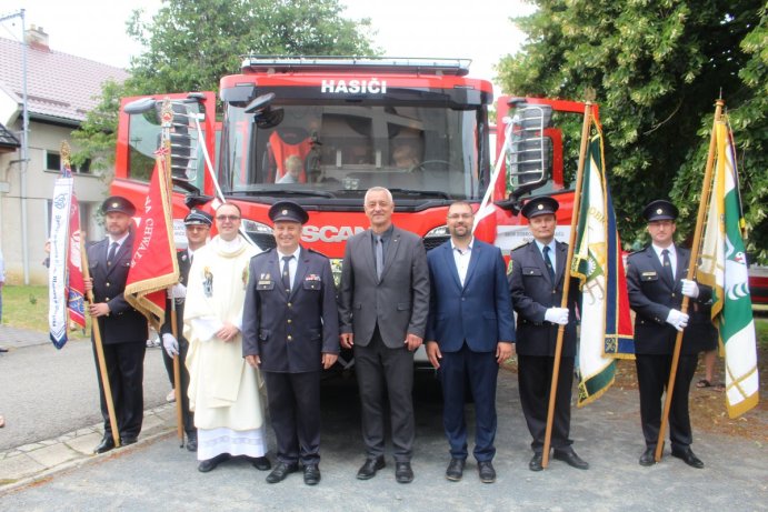 Radslavičtí dobrovolní hasiči mají nové zásahové auto