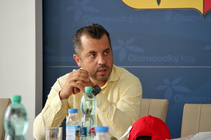Juniorský šampion Japonska ve sportovní střelbě navštívil sídlo úřadu
