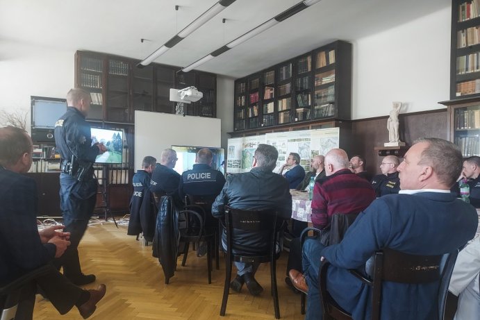 Policisté, hasiči a záchranáři předvedli skvělý výkon na cvičení, při kterém střílel ozbrojený muž