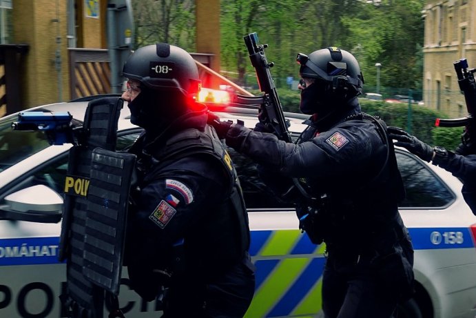 Policisté, hasiči a záchranáři předvedli skvělý výkon na cvičení, při kterém střílel ozbrojený muž, foto: Policie ČR
