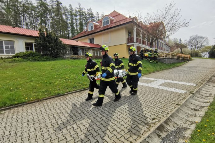 Policisté, hasiči a záchranáři předvedli skvělý výkon na cvičení, při kterém střílel ozbrojený muž