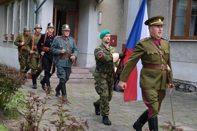 Ženisté mají na Staroměstsku pamětní desku