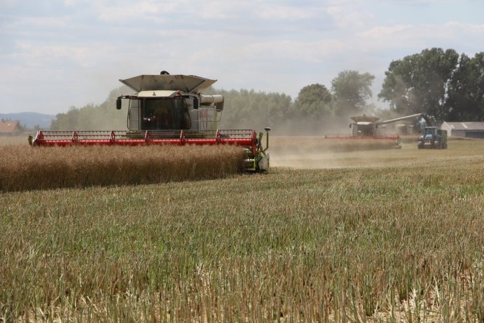 Hejtman Rozbořil navštívil zemědělské družstvo v Bohuňovicích