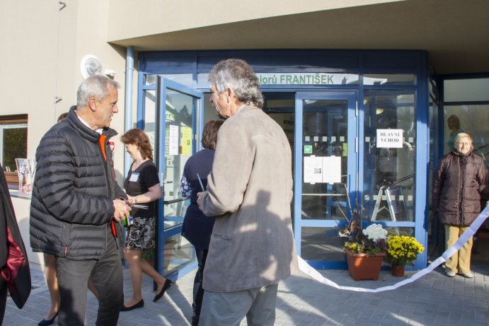 Hejtman Rozbořil otevřel zrekonstruovaný dům seniorů v Náměšti na Hané