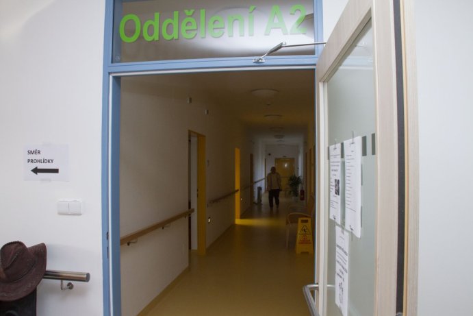Hejtman Rozbořil otevřel zrekonstruovaný dům seniorů v Náměšti na Hané