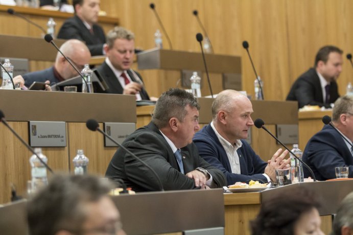 Olomoucký kraj má nové vedení. Hejtmanem je Oto Košta