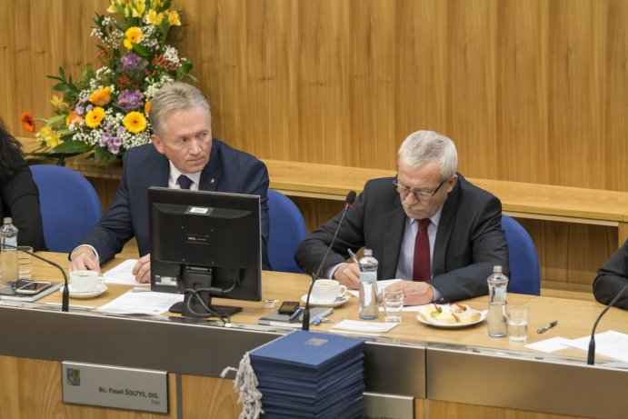 Olomoucký kraj má nové vedení. Hejtmanem je Oto Košta