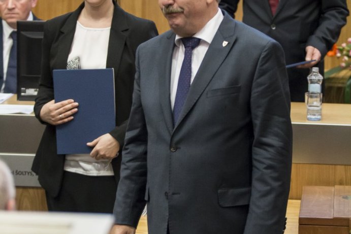 Olomoucký kraj má nové vedení. Hejtmanem je Oto Košta