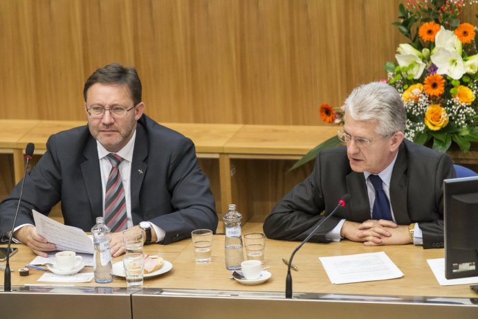 Olomoucký kraj má nové vedení. Hejtmanem je Oto Košta
