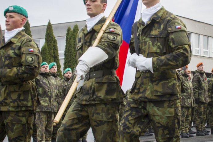 Hejtman uctil památku obětí vojenských konfliktů a poděkoval válečným veteránům