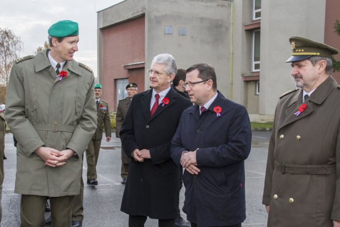 Hejtman uctil památku obětí vojenských konfliktů a poděkoval válečným veteránům
