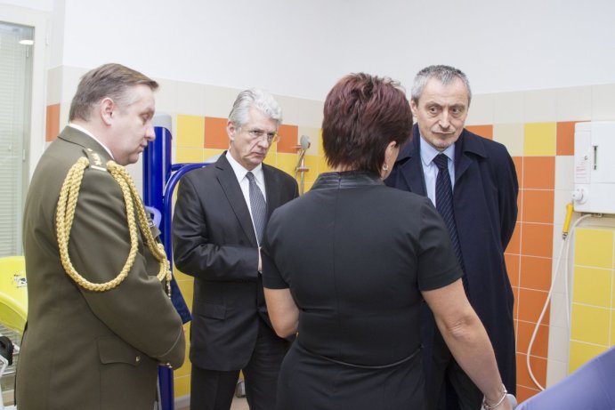 Dětské oddělení, které se bude komplexně zabývat následnou intenzivní péčí, dnes slavnostně otevřeli ve Vojenské nemocnici v Olomouci. Specializované pracoviště je jediné svého druhu v České republice.