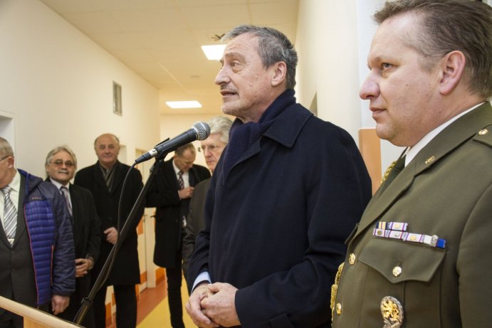 Dětské oddělení, které se bude komplexně zabývat následnou intenzivní péčí, dnes slavnostně otevřeli ve Vojenské nemocnici v Olomouci. Specializované pracoviště je jediné svého druhu v České republice.